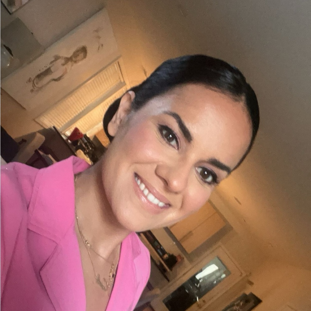 Meet your Posher, Newsha
